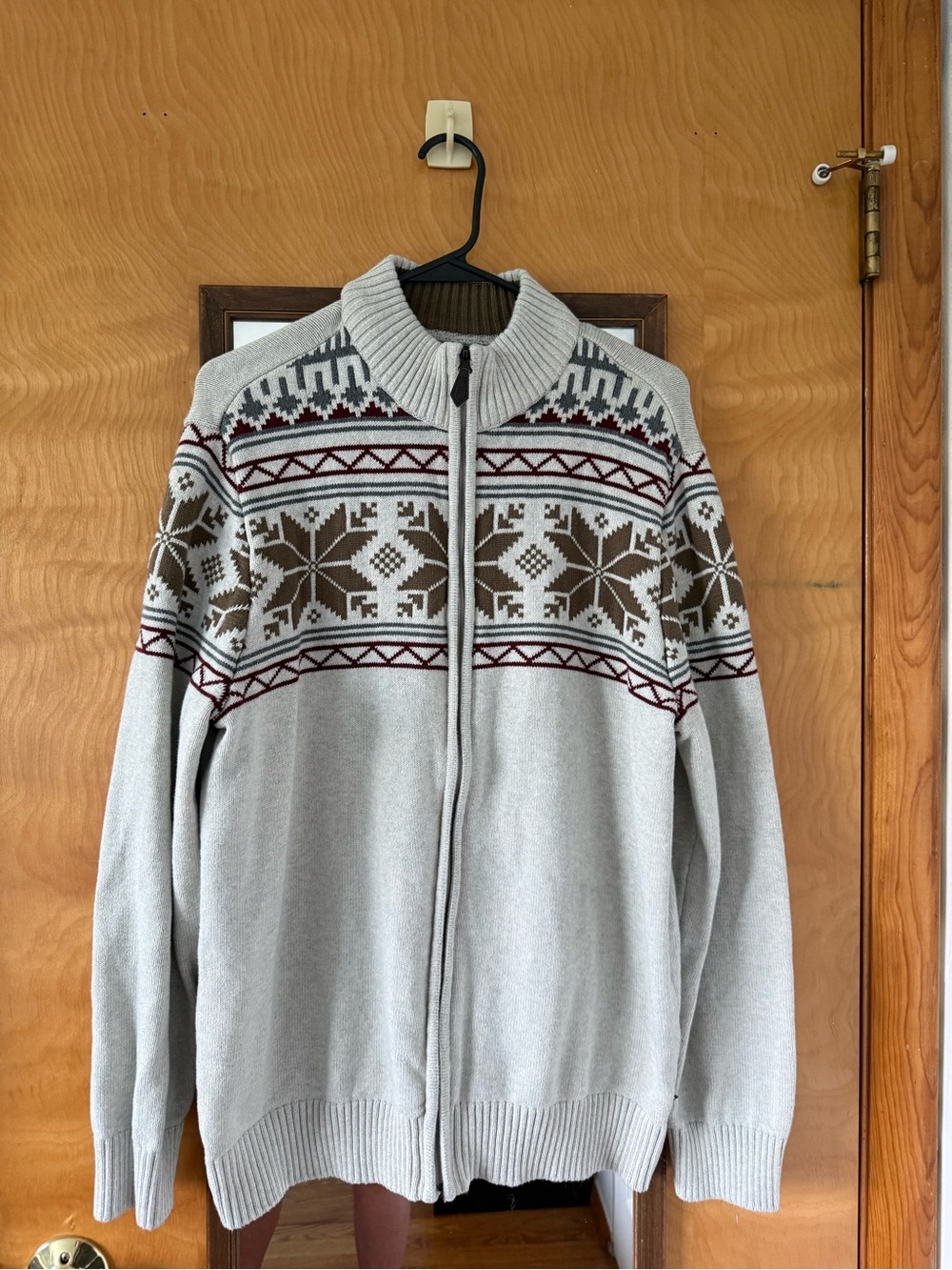 Chaps Light Gray Zip-Up Sweater with Brown and Burgundy Nordic Pattern